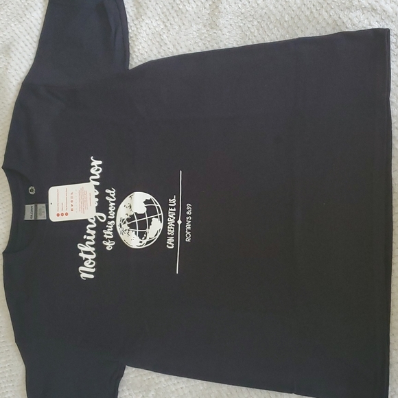NWT Graphic T-shirt - Picture 2 of 4